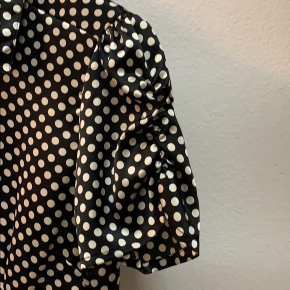 ✨3 for $25✨BCBGMaxAria Polka Dot Button Blouse - Picture 4 of 4